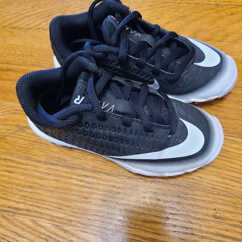 Nike Kids Black and White VAPOR cleats  10c